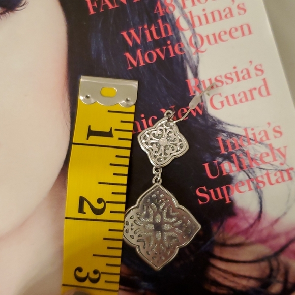 Silver tone beautiful earrings pierced ears NEW - Picture 5 of 5